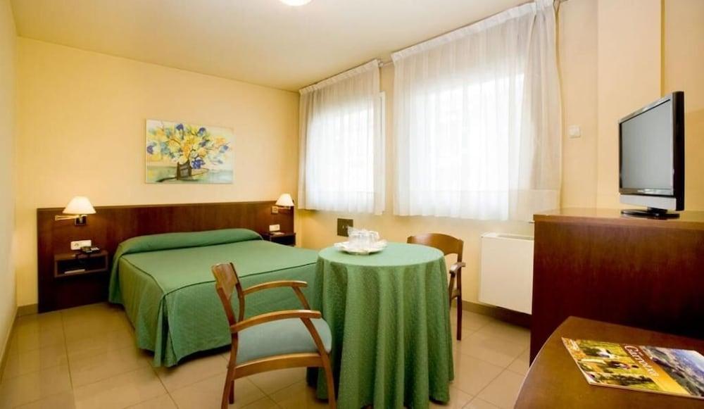 Hotel La Perla D'Olot Exteriör bild