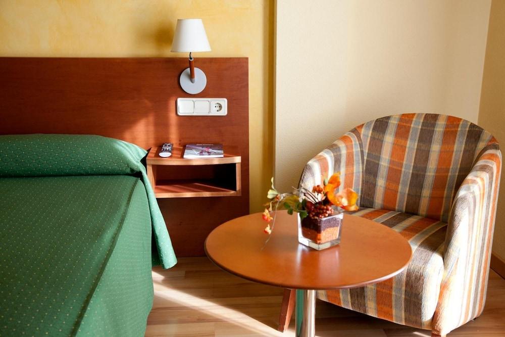 Hotel La Perla D'Olot Exteriör bild