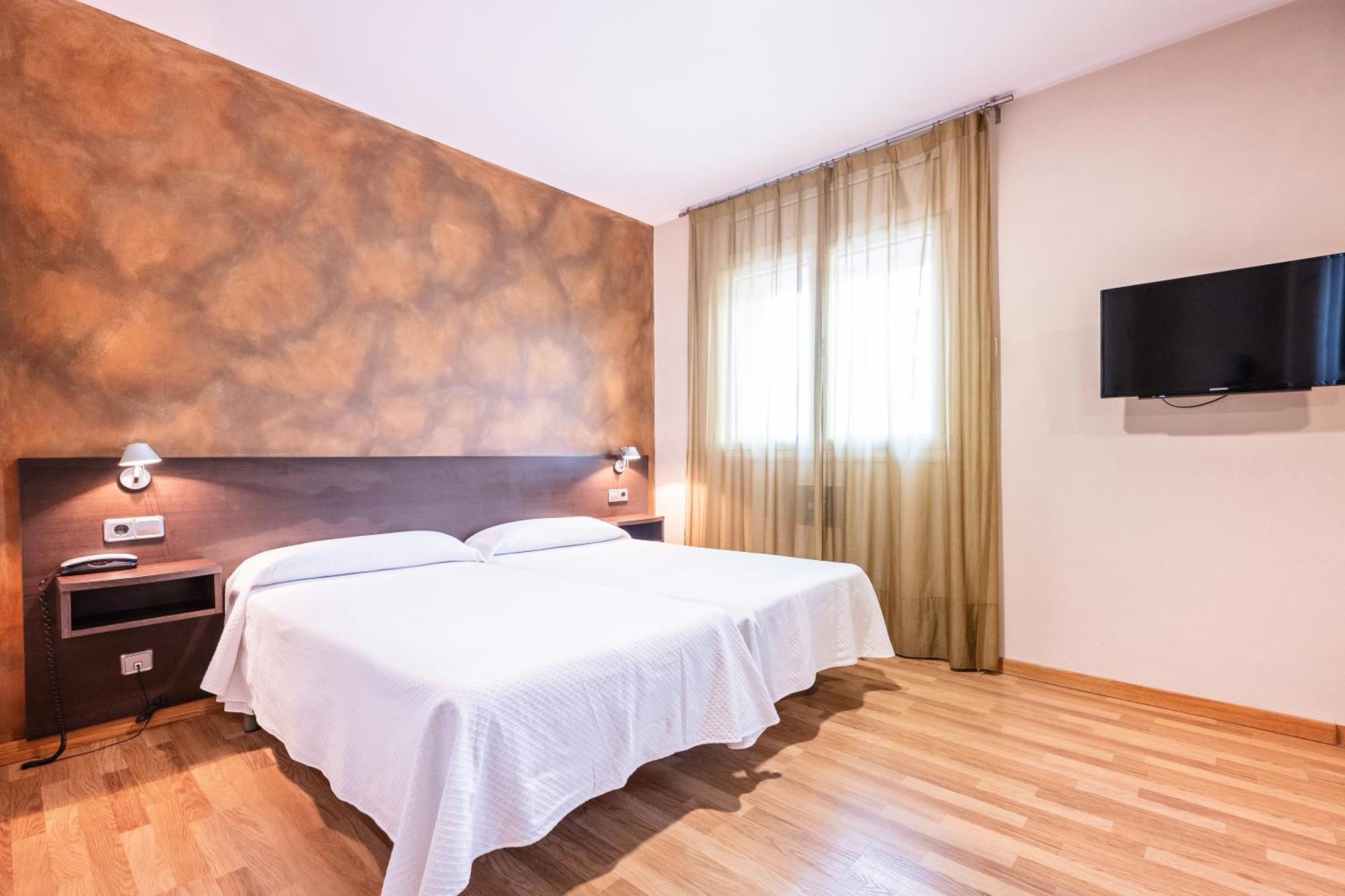 Hotel La Perla D'Olot Exteriör bild